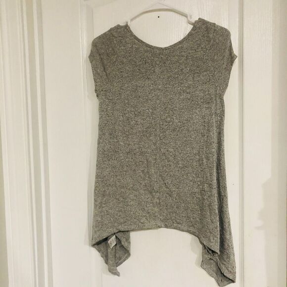 Aiden Y Women's Short Sleeve Sharkbite Hem Round Neck Tunic Top Gray Size Medium - Picture 3 of 4